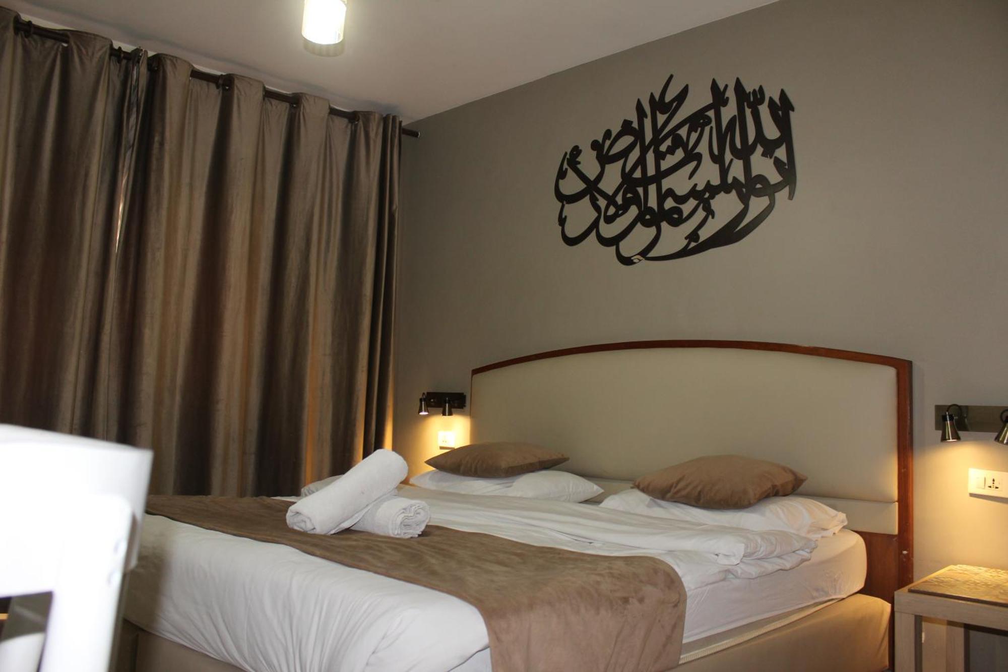 Layaali Amman Airport Pickup Hostel Bagian luar foto