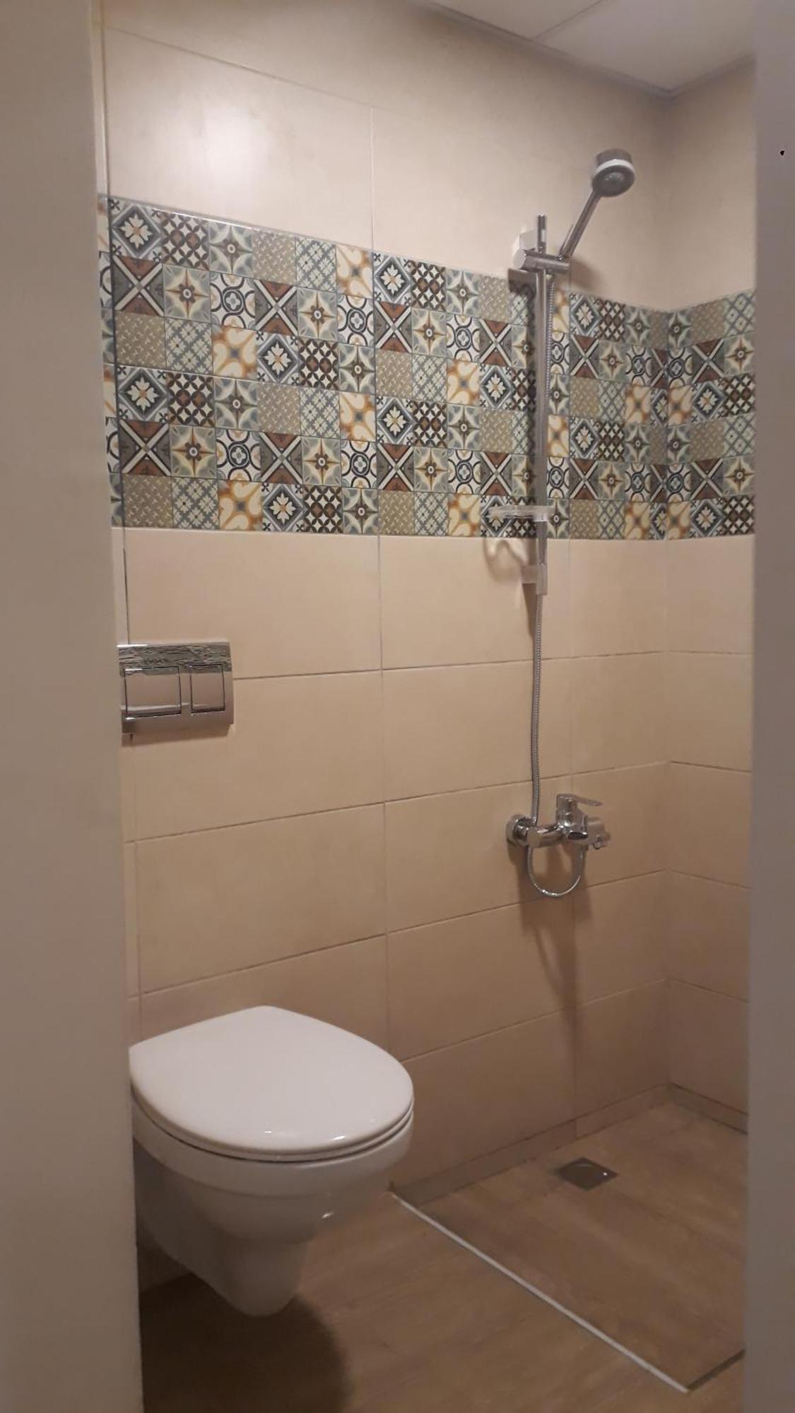 Layaali Amman Airport Pickup Hostel Bagian luar foto